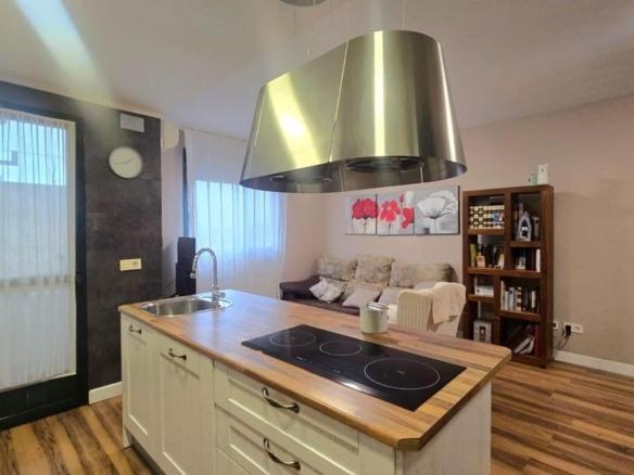 Apartment for sale on Avenida Salamanca, North Zone – Hospital – Urbanizations