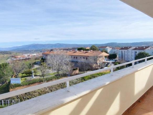 Penthouse for sale on Avenida Donantes de Sangre, Miralvalle – Av. Virgen del Puerto – La Data