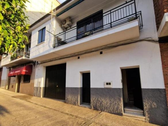 Townhouse for sale on Sor Valentina Miron Street, City Centre