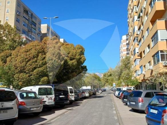 Apartment for sale on Antonio Floriano Cumbreño Street, City Center