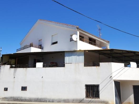 House or villa for sale on Calle Molinos, Malpartida de Plasencia