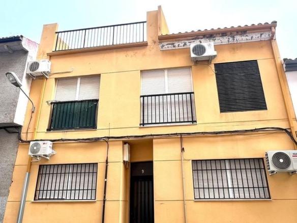 Apartment for sale on Calle San Isidoro, Miralvalle – Av. Virgen del Puerto – La Data