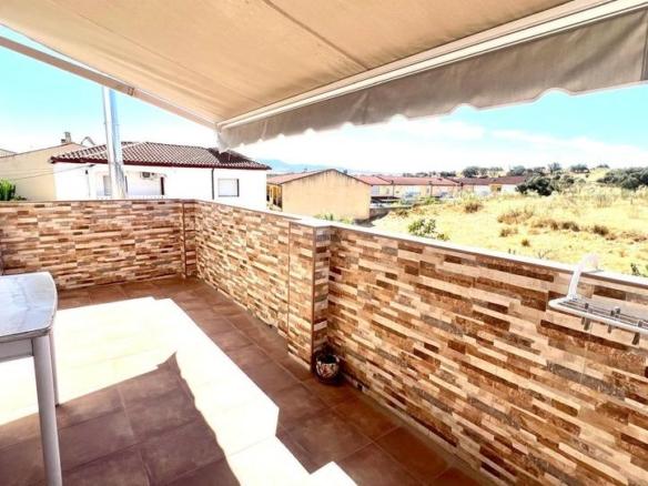Duplex for sale on Avenida de Los Caballos, Carcaboso