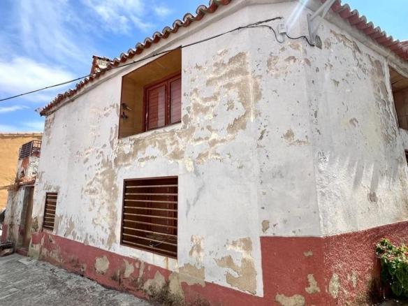 House or villa for sale on Pablo Neruda Street, Aldeacentenera