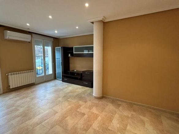 Duplex for sale in Coria