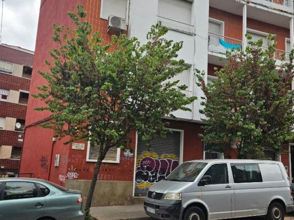 Commercial premises for sale on Avenida el Brocense, Centro
