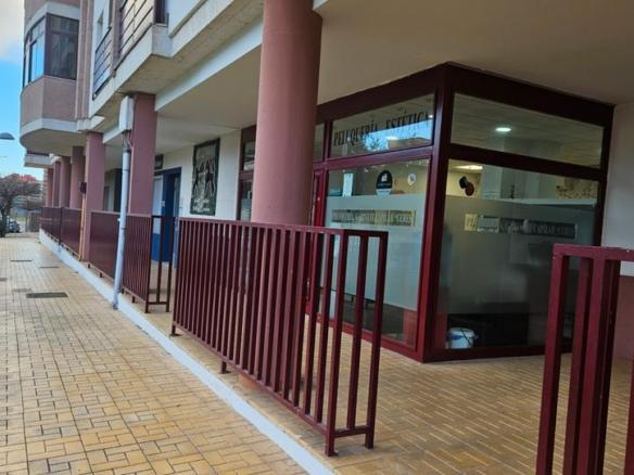 Commercial premises for sale on Avenida Alfonso Diaz de Bustamante y Quijano, Ruta de la Plata