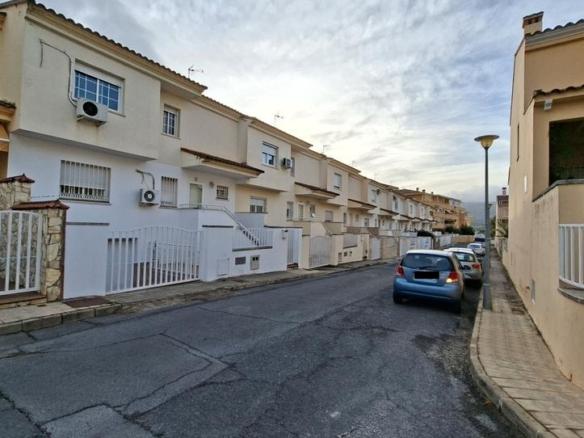 Townhouse for sale on Calle Eugenio Mirón Monroy, 17, Miralvalle – Av. Virgen del Puerto – La Data