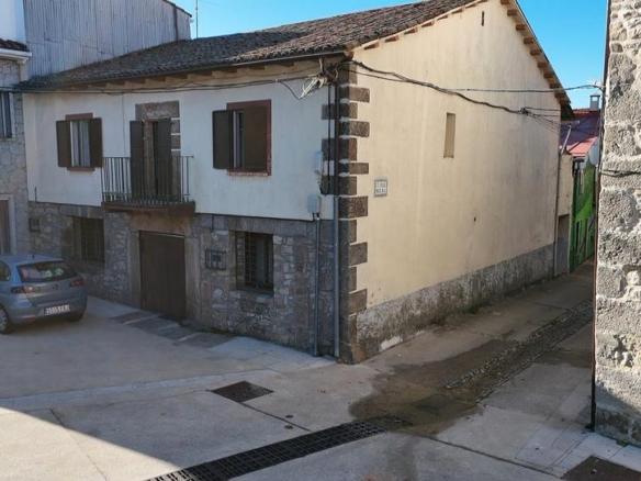 House or villa for sale in Plaza de la Iglesia, 1, Piornal