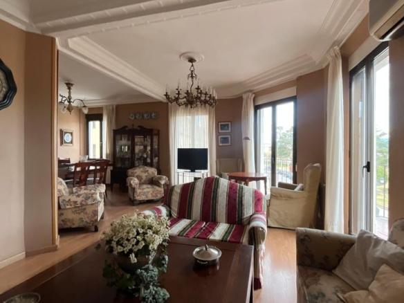 Apartment for sale on Avenida Juan Carlos I, City Centre
