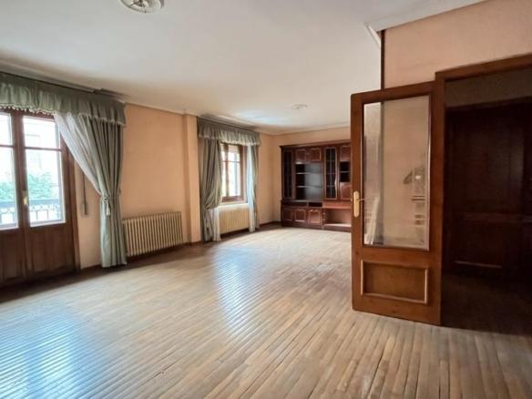 Apartment for sale on Alfonso VIII Street, City Center