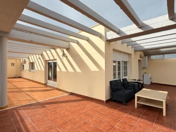Penthouse for sale on Avenida Donantes de Sangre, Miralvalle – Av. Virgen del Puerto – La Data