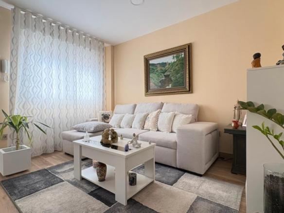 House or villa for sale on Calle Jara, North Zone – Hospital – Urbanizations