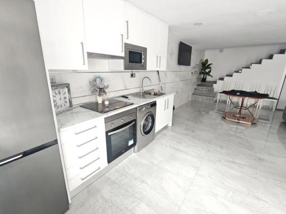 House or villa for sale in Miralvalle – Av. Virgen del Puerto – La Data