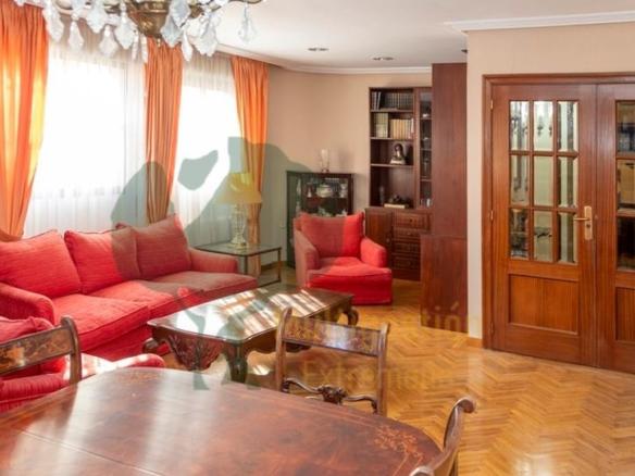 House or villa for sale on Juana Elguezabal Leguinaz Street, Old Town