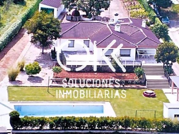 House or villa for sale in El Haza, Malpartida de Plasencia