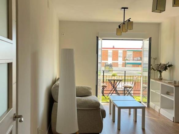 Apartment for sale on Viriato Street, Miralvalle – Av. Virgen del Puerto – La Data