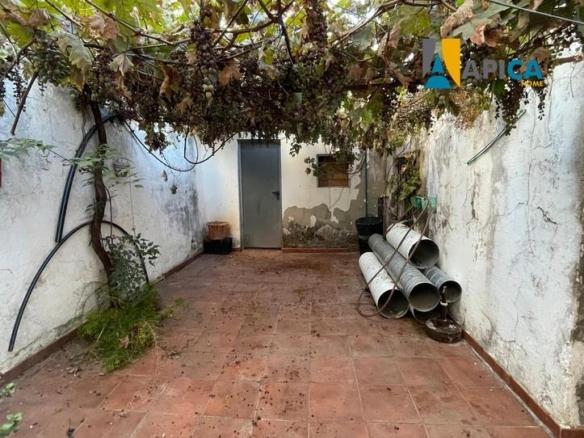 House or villa for sale in urban center