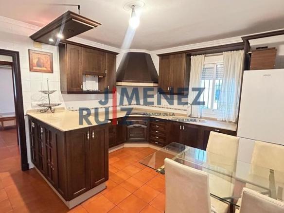 Townhouse for sale on Pluton Street, La Banda – Football Field