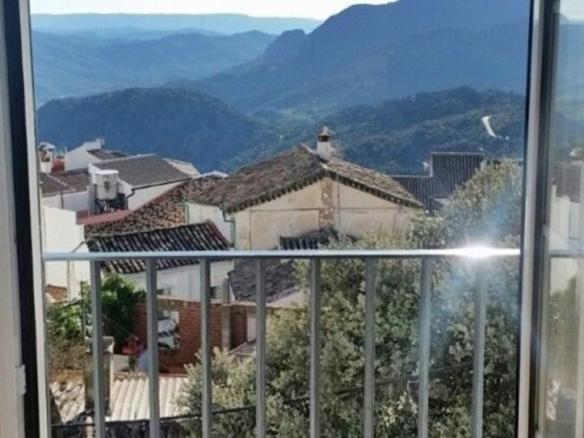 Duplex for sale in Benaocaz
