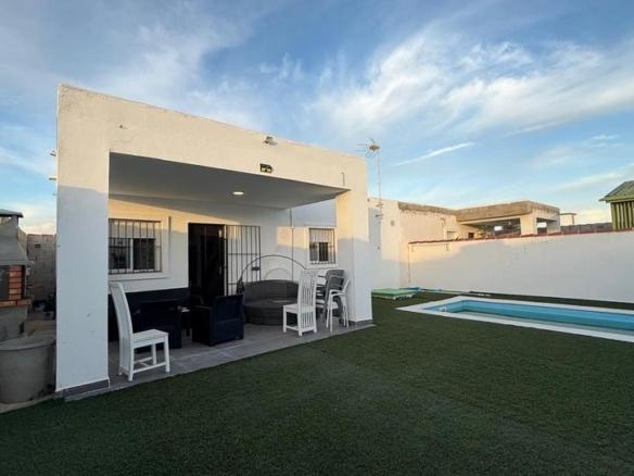House or villa for sale in Las Lagunas – Campano