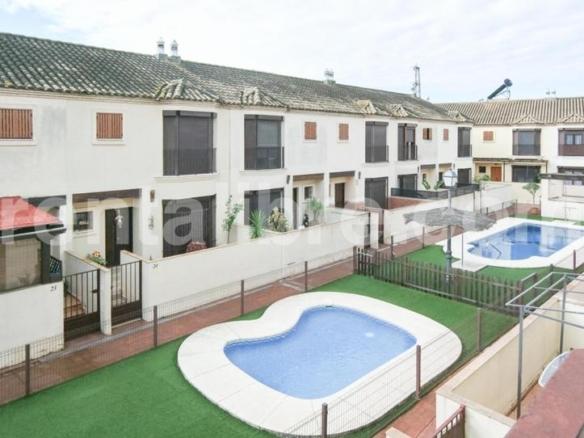Townhouse for sale in Parque Atlántico – Ronda Este