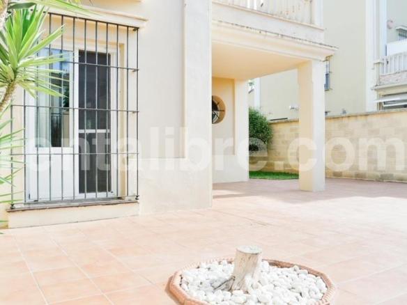 Townhouse for sale in V Centenario – Piletas – Capuchinos