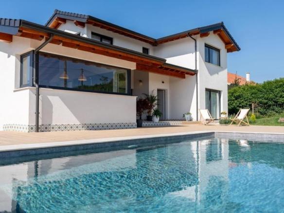 House or villa for sale on Carretera Ongayo, Suances