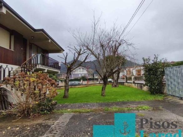 House or villa for sale on Calle Mies, Ampuero