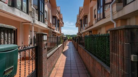 Townhouse for sale on Avenida Campogiro, Alisal – San Román