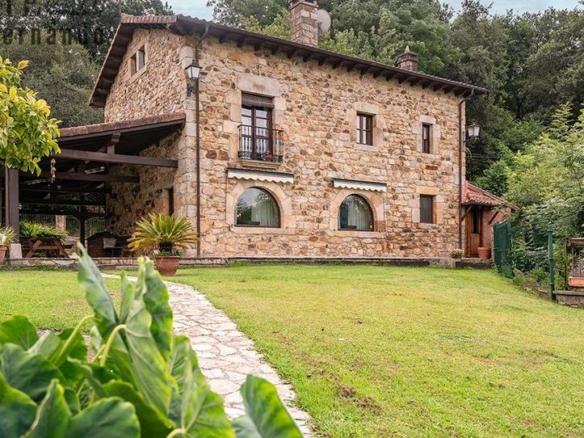 House or villa for sale in Barrio Los Sotos, Santa María de Cayón