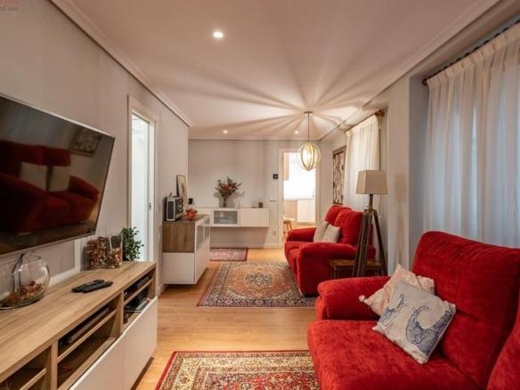 Apartment for sale on Floranes Street, Cuatro Caminos