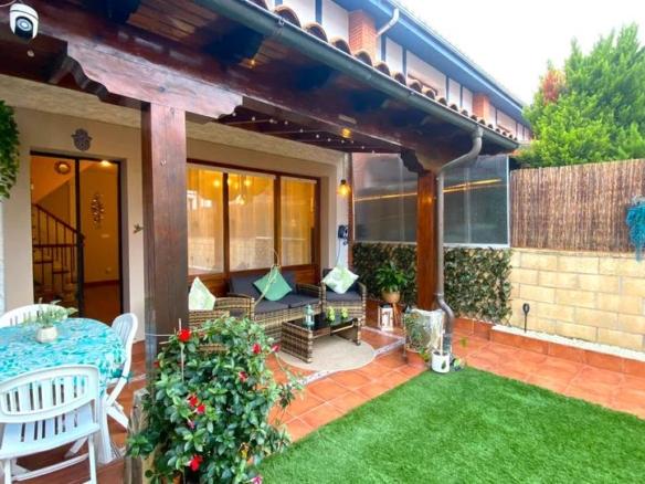 Townhouse for sale in Barrio de Santullán, Mioño – Santullán