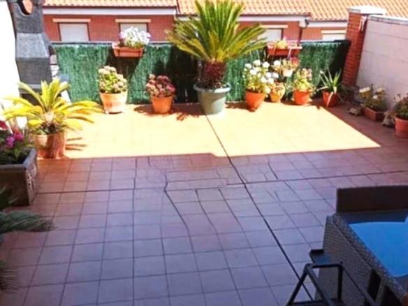 Townhouse for sale on Calle de Montecerredo, Brazomar