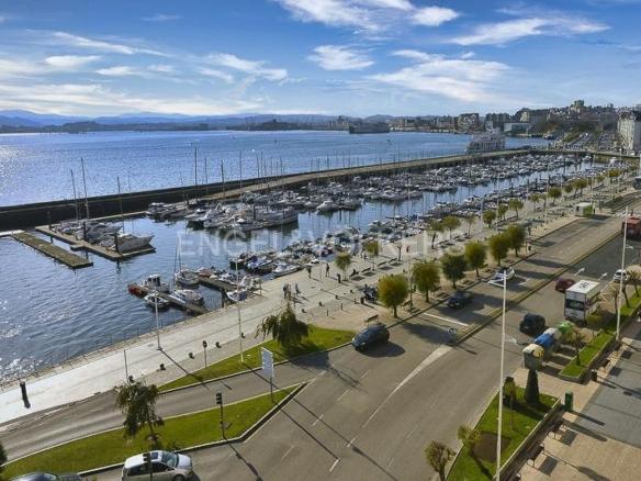 Apartment for sale in Santander. Castelar, Puerto Chico