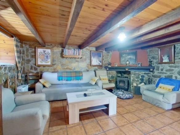 Townhouse for sale in San Miguel de Luena – Barrio Bollacin, 20, Luena