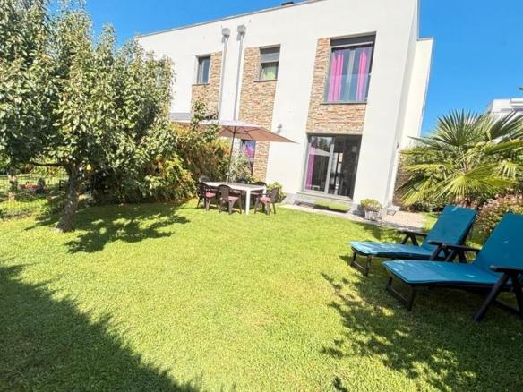 Townhouse for sale on Pelias Street, Suances