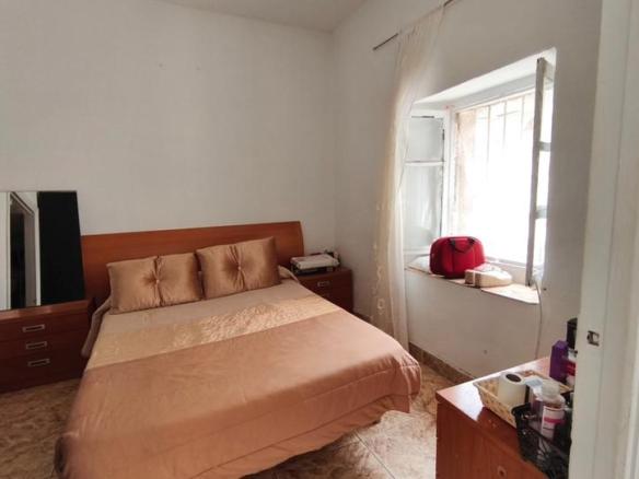 Apartment for sale on Montevideo Street, Cuatro Caminos