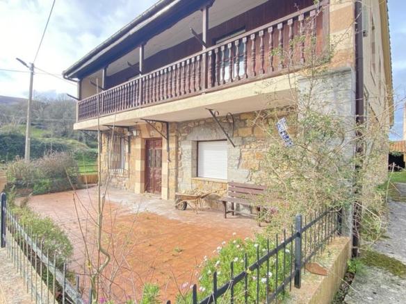House or villa for sale in Barrio de Arriba – Bº Centro, 94, Riotuerto