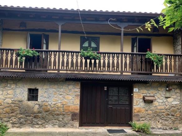 House or villa for sale on Carretera Trasculina, Riotuerto