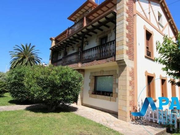 House or villa for sale on Calle Corbán, Alisal – San Román