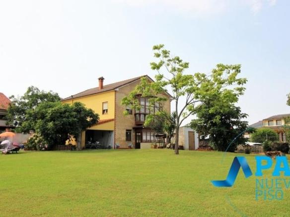 House or villa for sale on Herminio Fernández Caballero Street, El Astillero