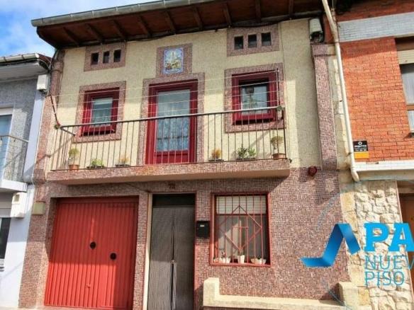 House or villa for sale on Calle Los Foramontanos, Alisal – San Román
