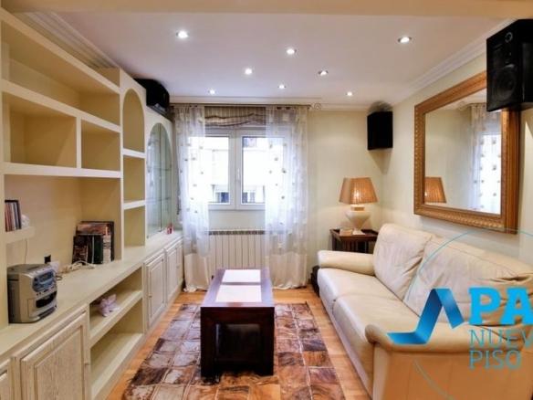 Apartment for sale on Leopoldo Pardo Street, Castilla – Hermida