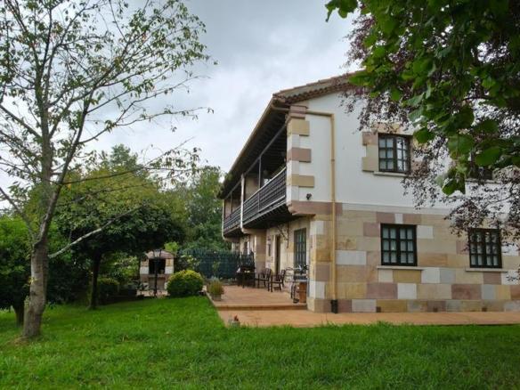 Townhouse for sale in Parbayón – Barrio la Calle, Parbayón