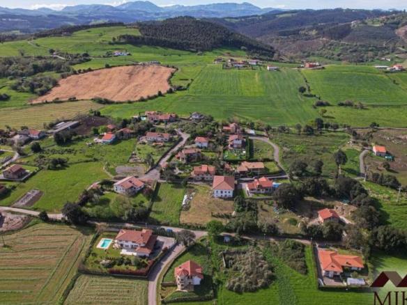 House or villa for sale on Calle Mazo, Meruelo