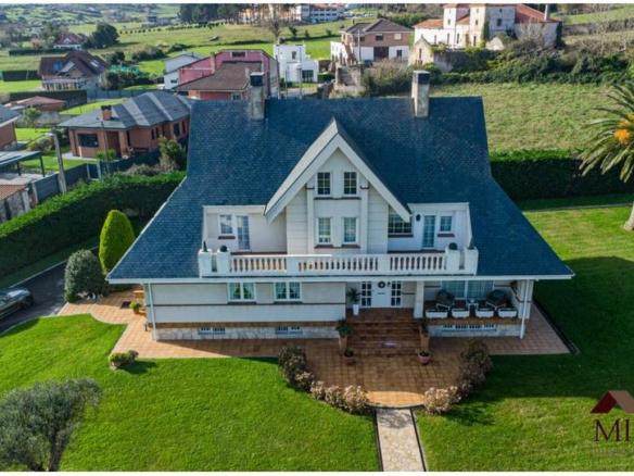 House or villa for sale on Calle la Arnía, Soto de la Marina