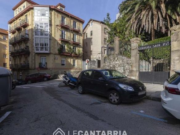 Apartment for sale on Calle Enseñanza, Centro – Ayuntamiento