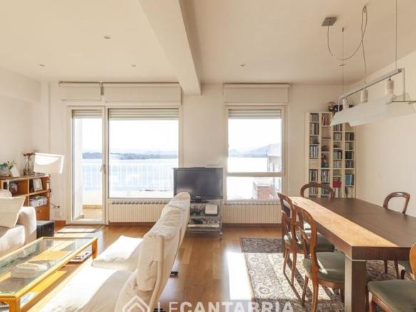 Apartment for sale on Avenida de la Reina Victoria, Puerto Chico