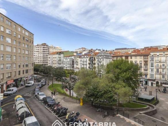 Apartment for sale in Plaza Juan Carlos I, Numancia – San Fernando